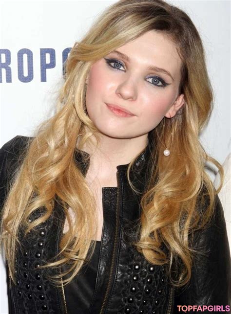 abigail breslin topless|Abigail Breslin Nude & Topless LEAKED Pics And Porn Video